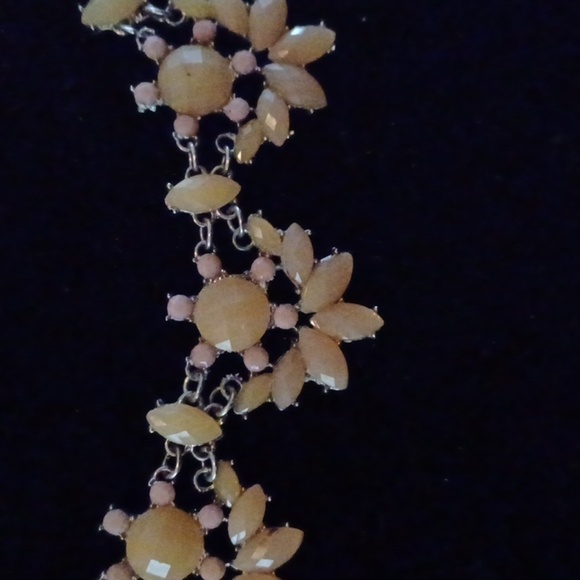 Shasa Necklace - Picture 2 of 5